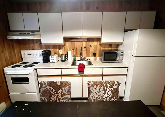 High Falls Bay Cottages, Camping & Waterpark